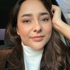 Meet your Posher, Alejandra